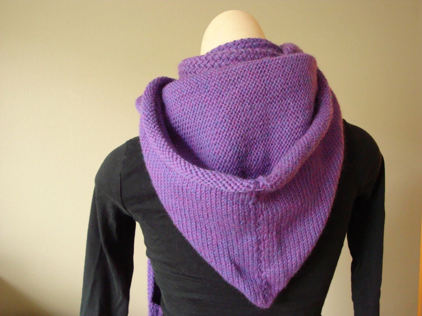 hood of hooded pocket scarf